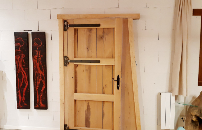 Fabrication sur mesure et pose de portes spéciaux en bois massif