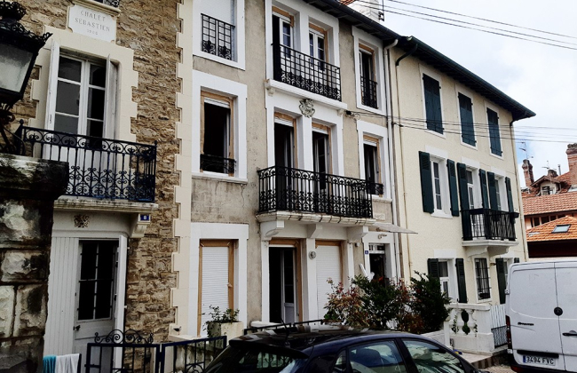 Rénovation des fenêtres et façade à Biarritz. Côte Basque.