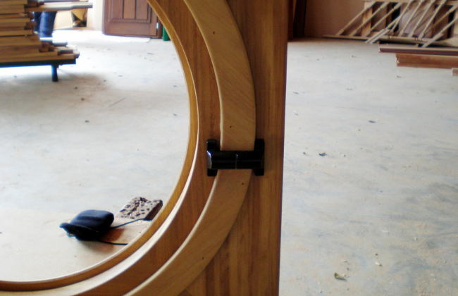 Fabrication  and installation of wooden windows circular-pivoting