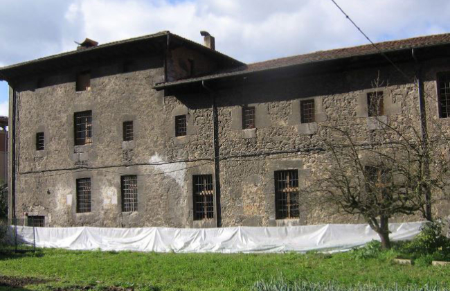 Cleaning, complete renovation, conservation and total recovery of the facades and roofs of a listed building in Tolosa Basque Country