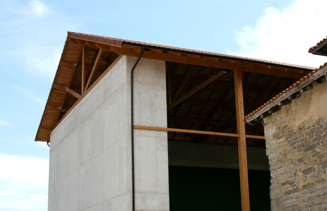 Fronton wood roof construction in Biskarreta - Guerendiain (Navarre).
